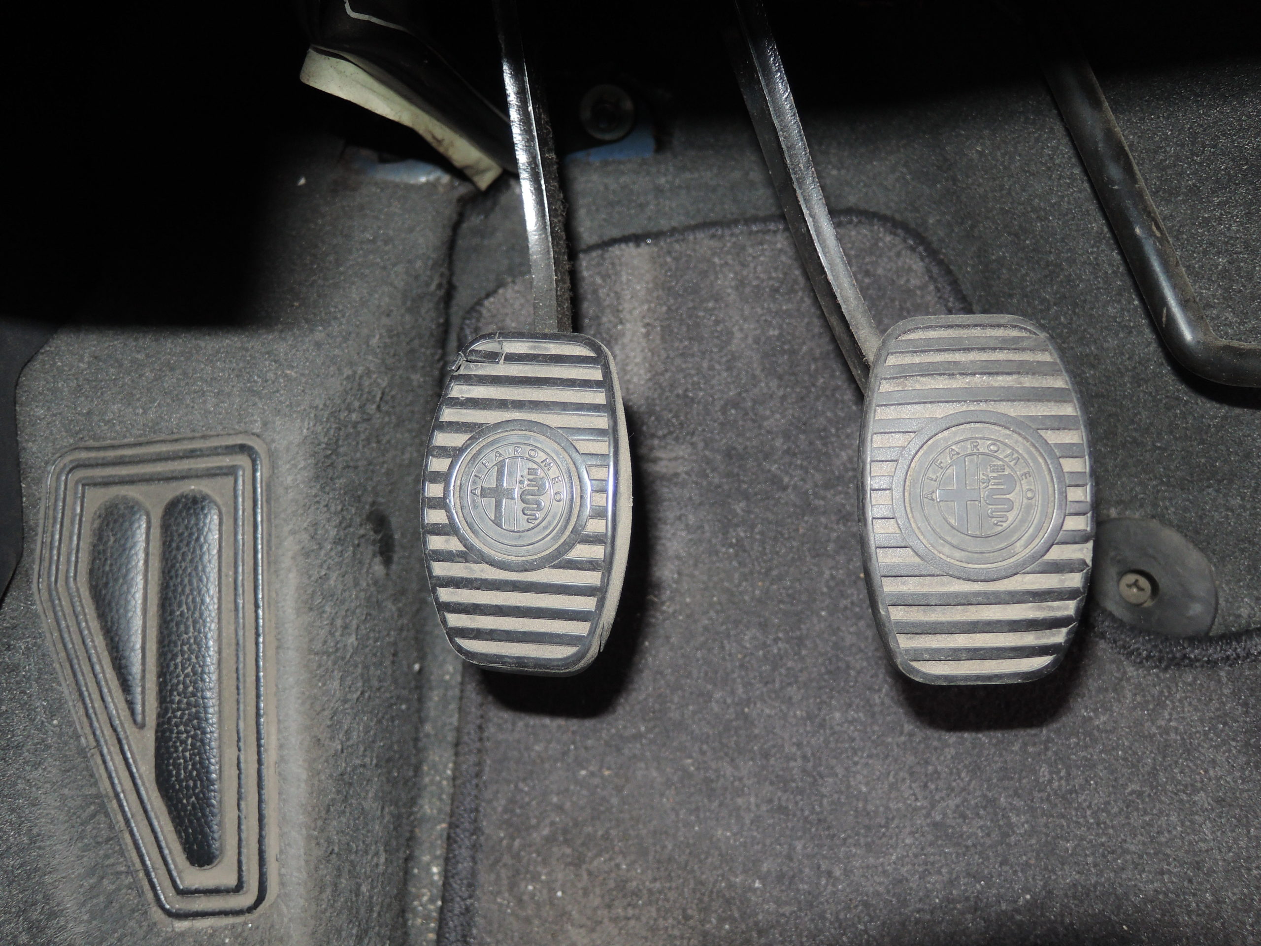 アルファロメオのペダルの謎