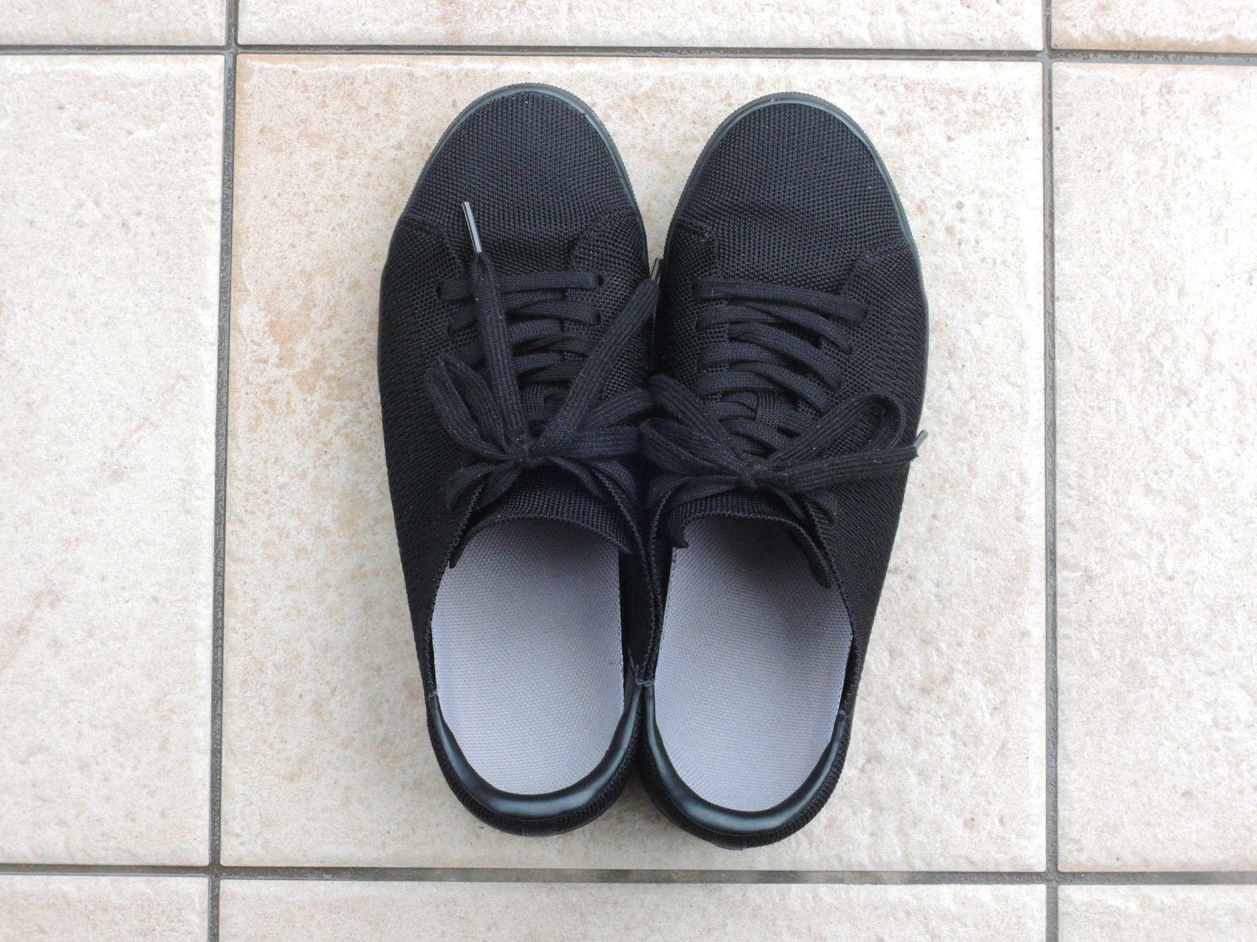 ＡＴ車を運転するときの靴　～ユニクロのスニーカー～