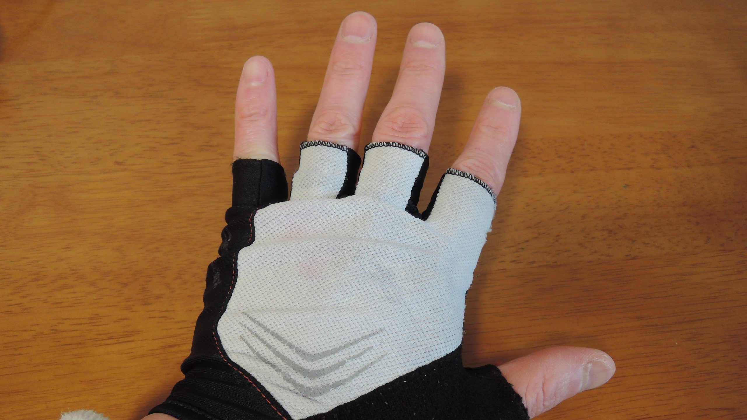 ＭＴ車を運転するときの手袋　～サイクルグローブ～