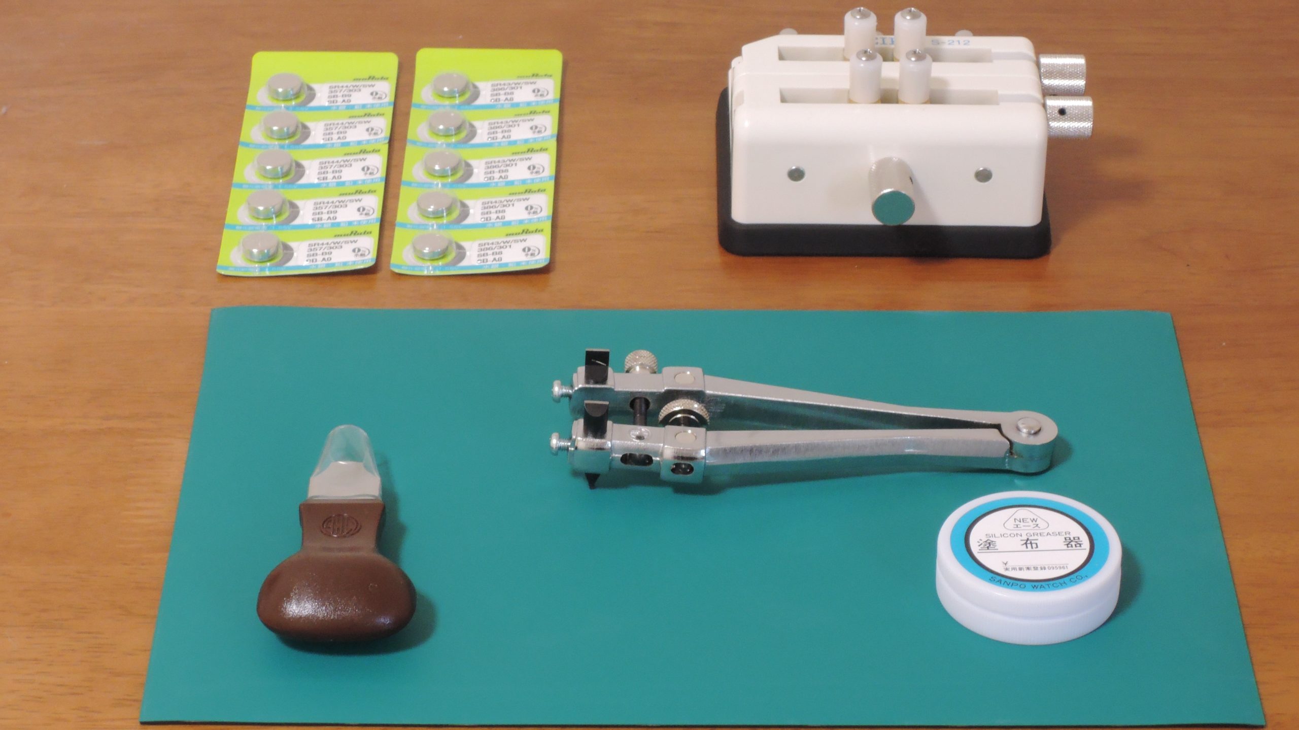 とうとう買ってしまいました。時計工具。