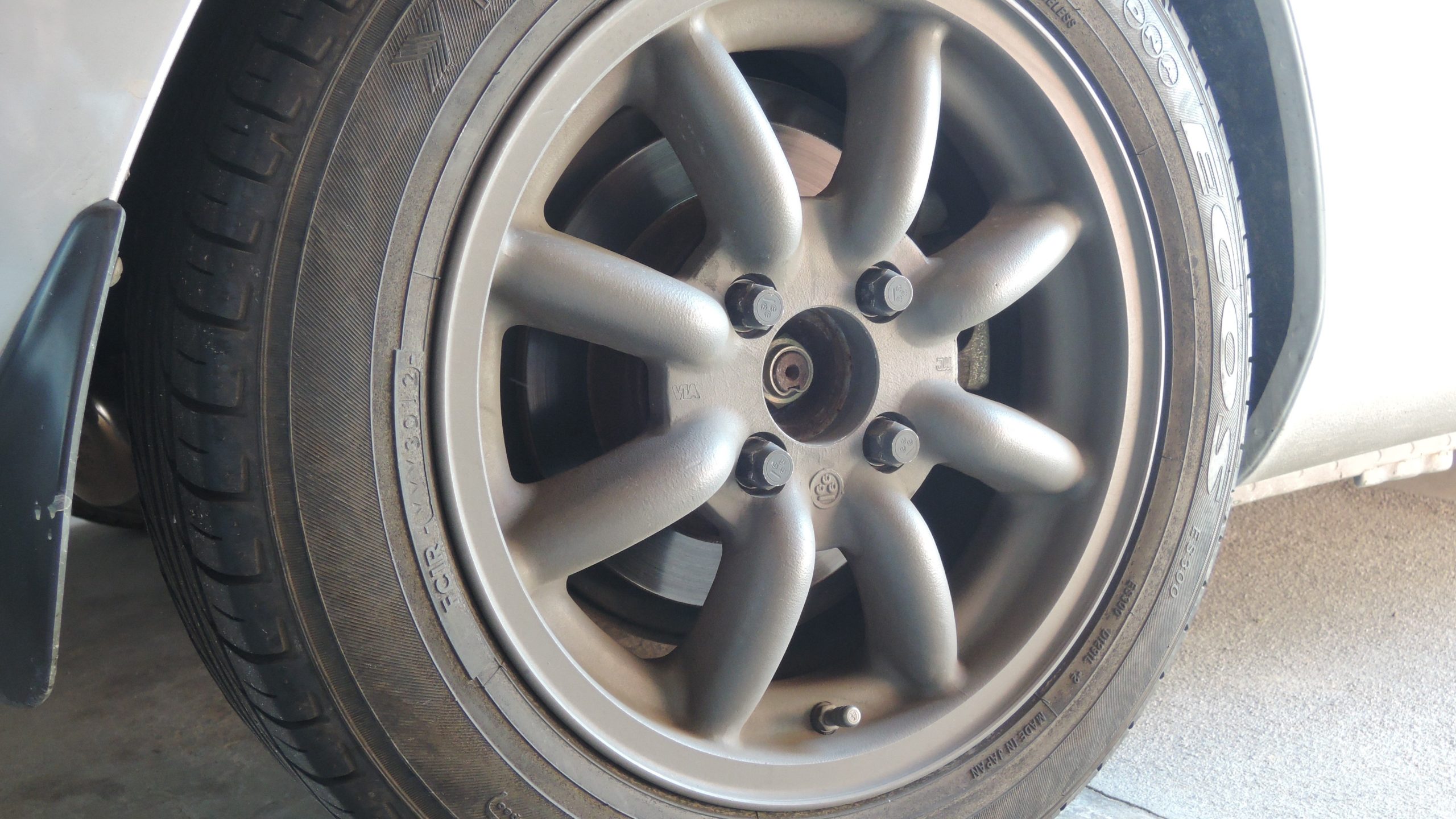 ビートのホイール　～ちょっと赤く錆びたワタナベ～