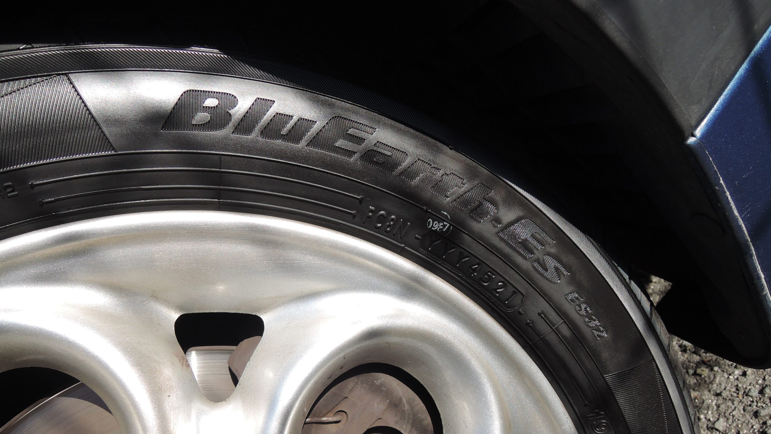 アルファロメオ１４５のタイヤ交換～ヨコハマのＥＣＯＳからＢｌｕＥａｒｔｈ－Ｅｓ～